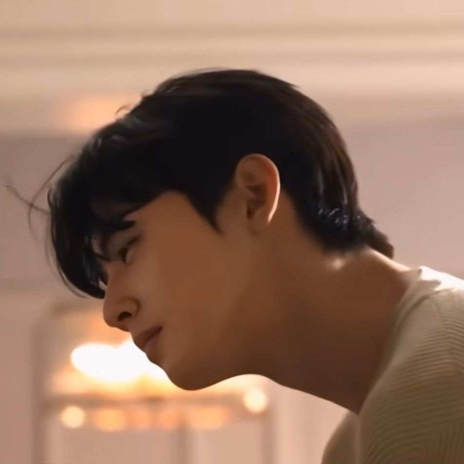 Latest photo of Cha Eunwoo