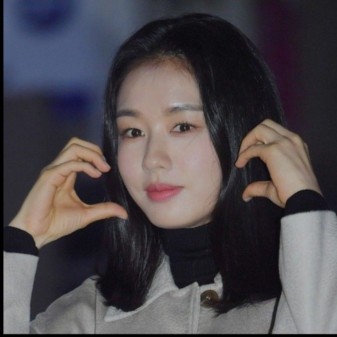Behind-the-scenes cut of Ahn Eunjin