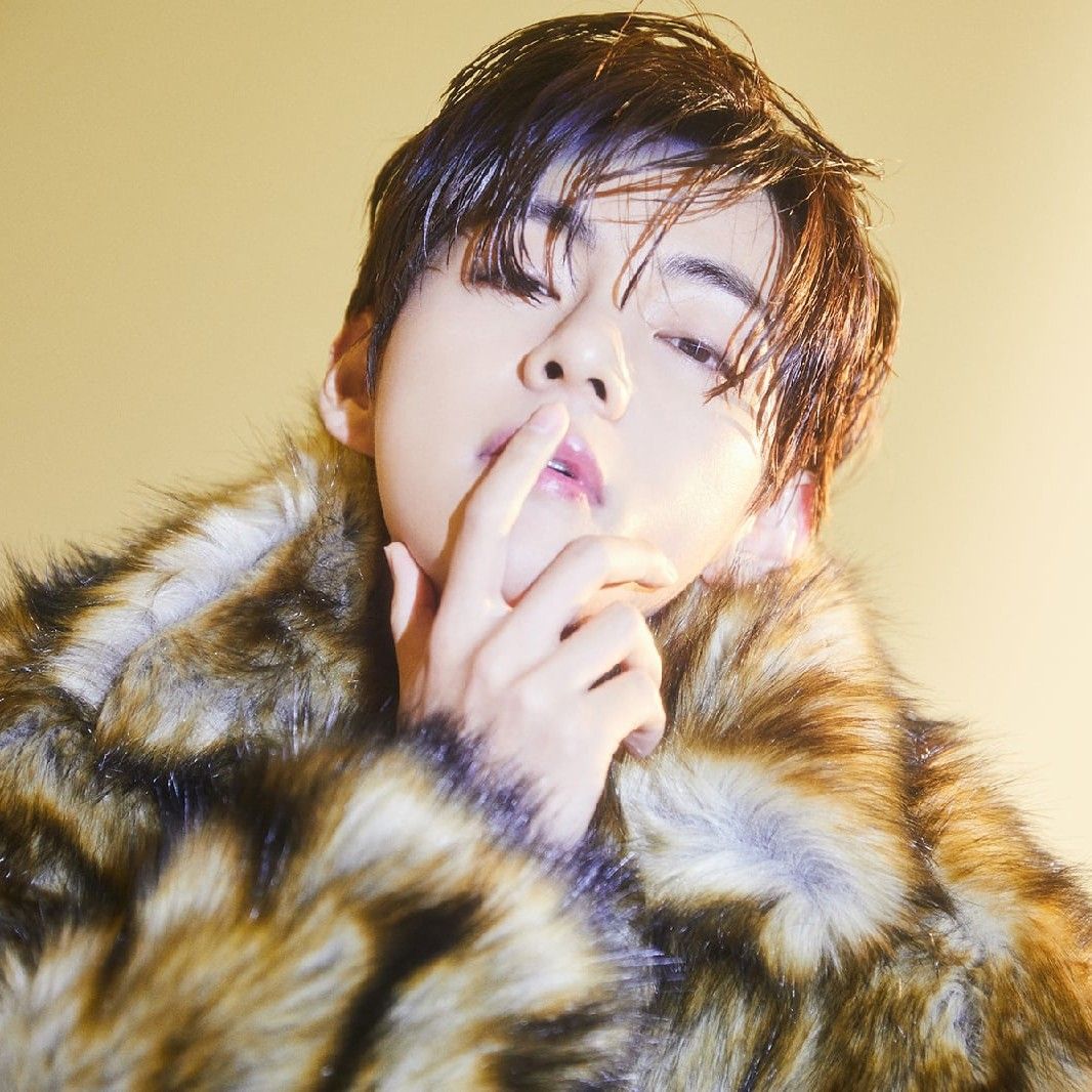 Latest photo of Kim Taehyung (V)