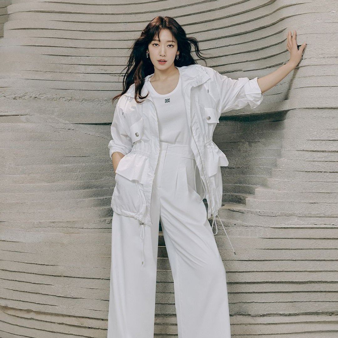 Behind-the-scenes cut of Park Shinhye