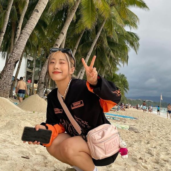 Today’s standout profile photo of Yeojin on Choeaedol Celeb