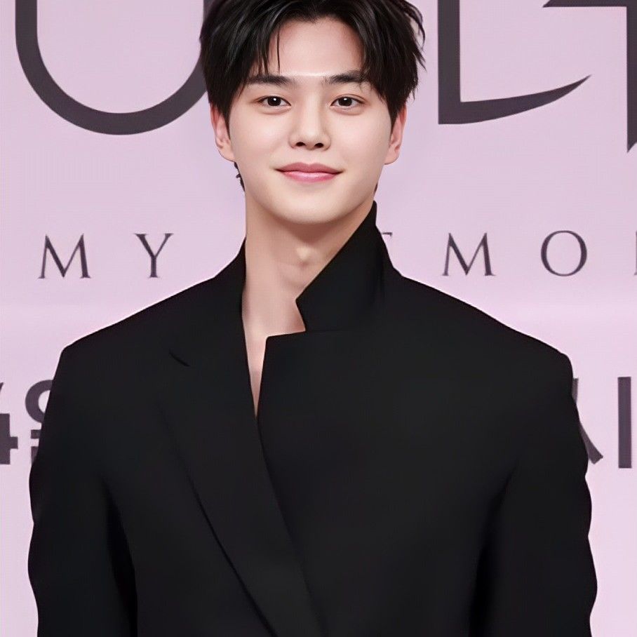 Latest photo of Song Kang