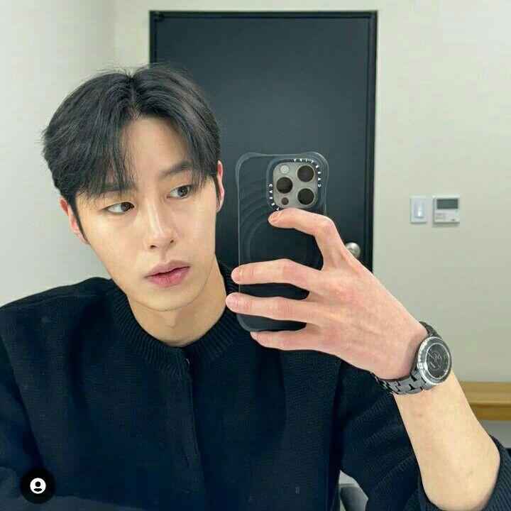 A moment captured by a fan of Lee Jaewook