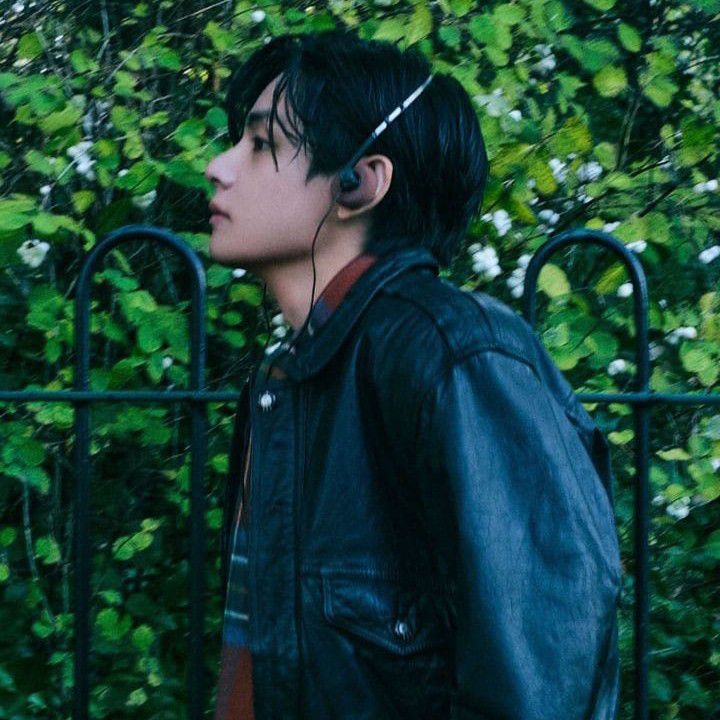 Latest photo of Kim Taehyung (V)