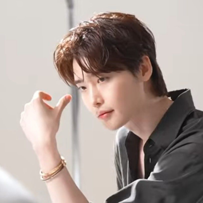 Recent activity shot of Lee Jongsuk