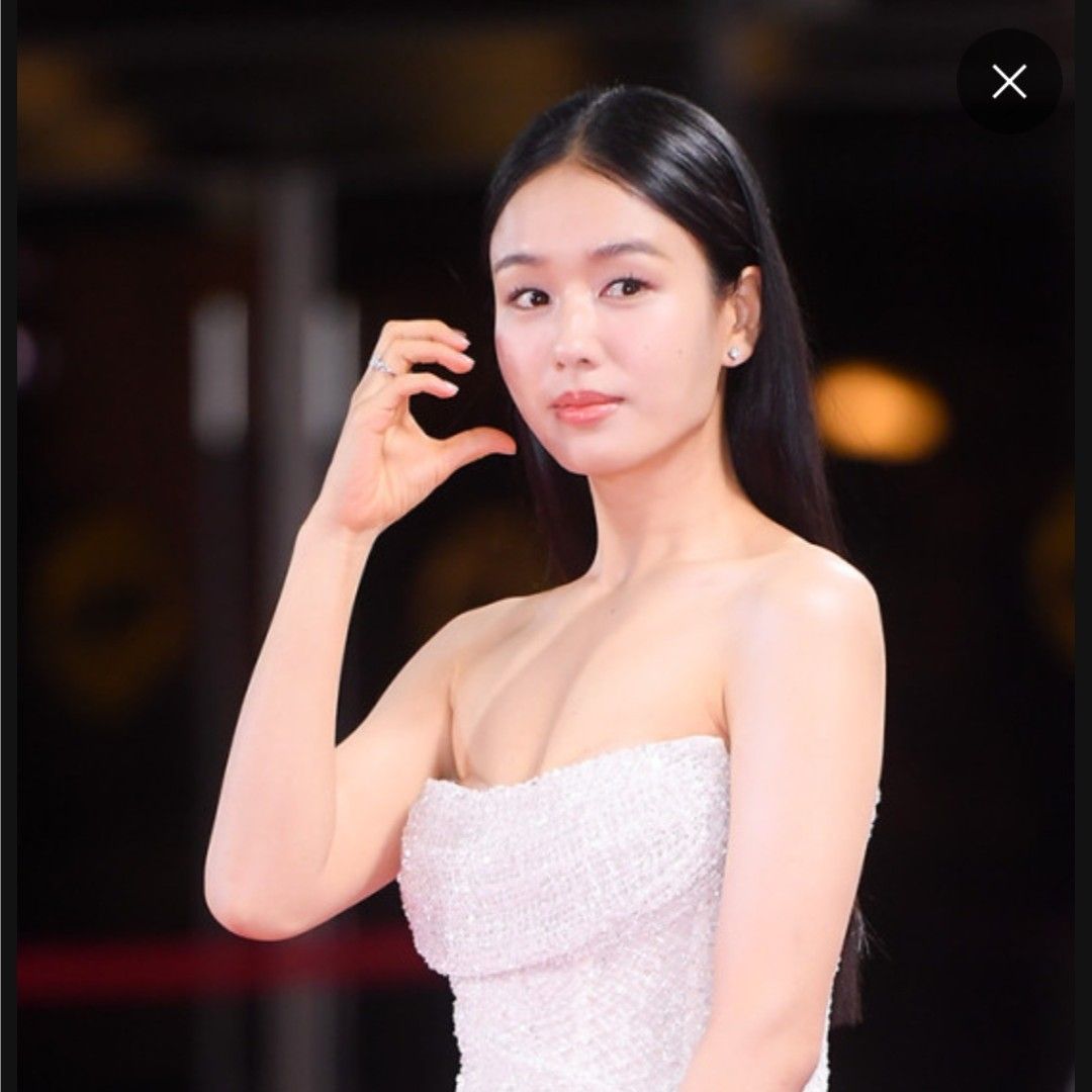 Behind-the-scenes cut of Ahn Eunjin
