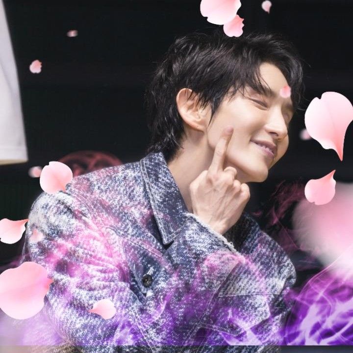 A moment captured by a fan of Lee Joongi