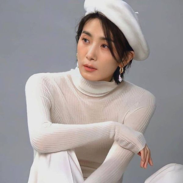 Foto utama yang menunjukkan pesona Kim Seohyung 