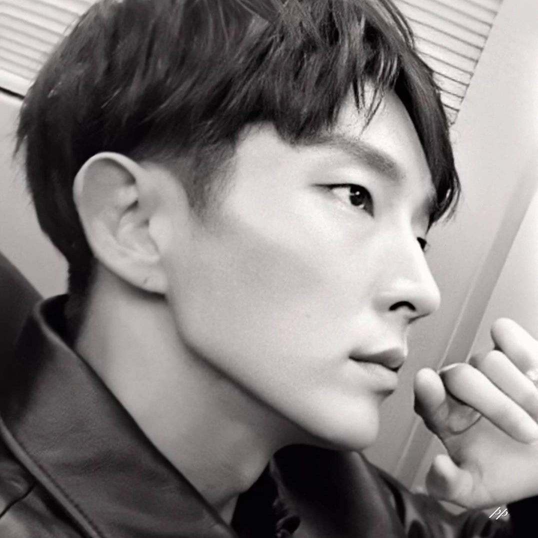 Latest photo of Lee Joongi