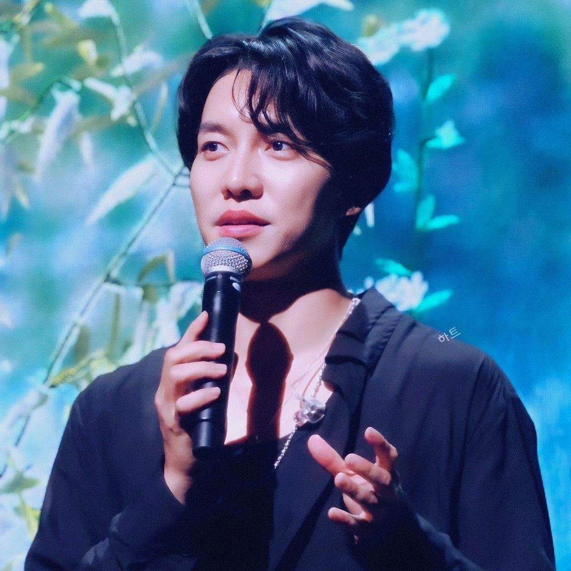 A moment captured by a fan of Lee Seunggi