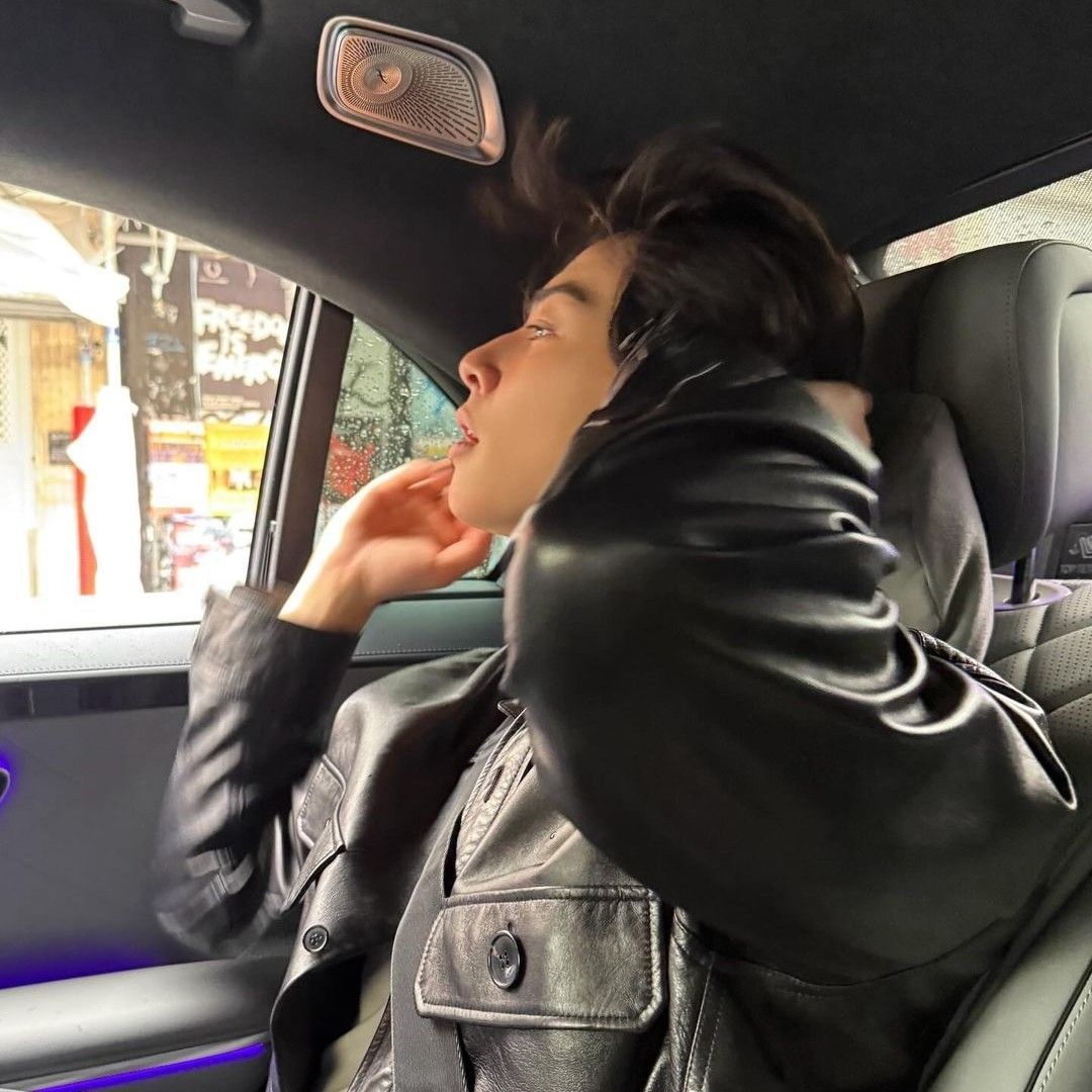 A moment captured by a fan of Cha Eunwoo