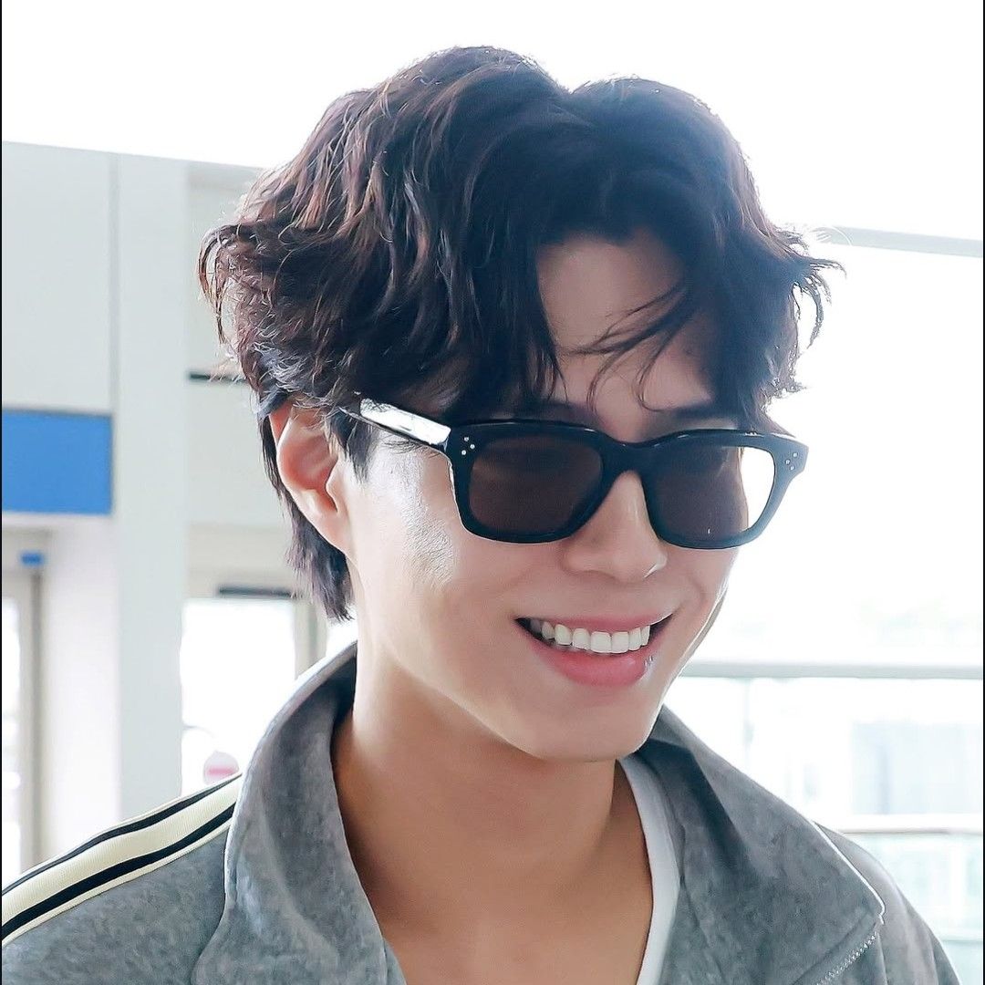 Behind-the-scenes cut of Park Bogum