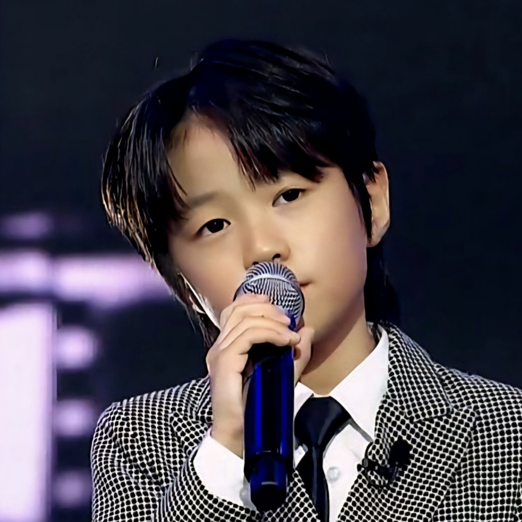 Behind-the-scenes cut of You Jiwoo