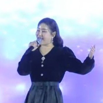 Behind-the-scenes cut of Song Gain