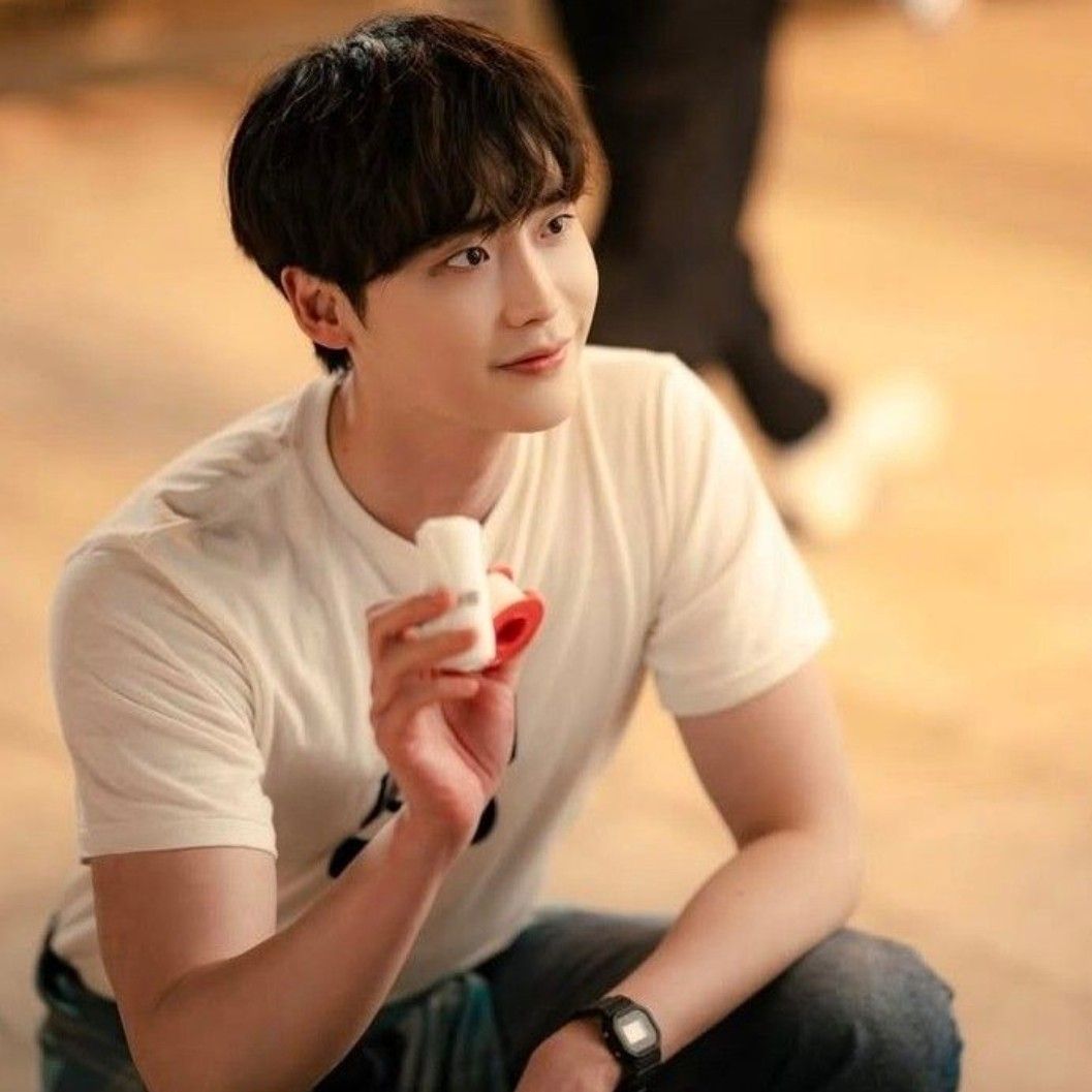Recent activity shot of Lee Jongsuk