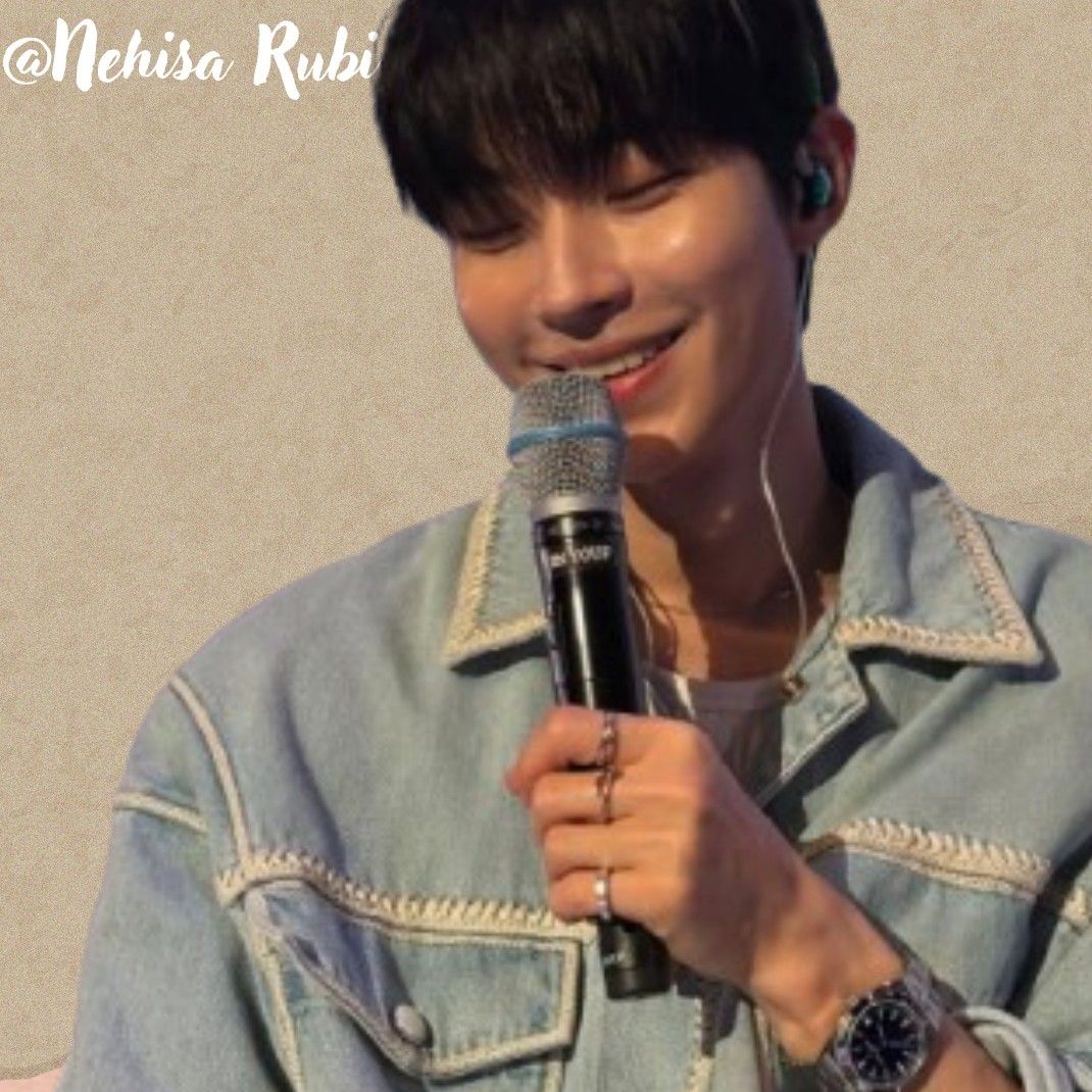 A moment captured by a fan of Hwang Inyoup