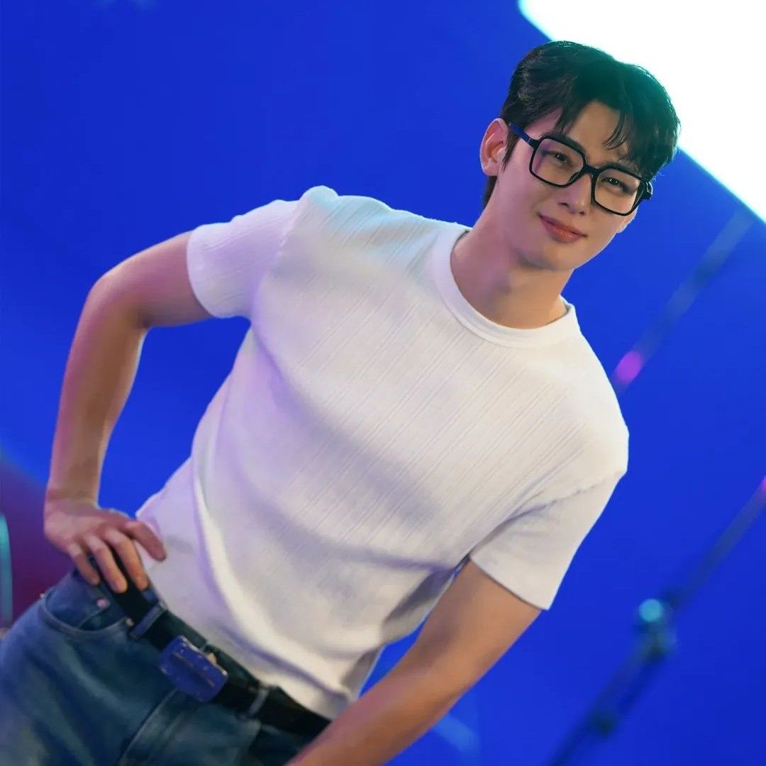 Recent activity shot of Cha Eunwoo