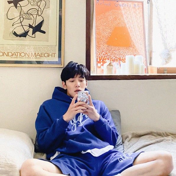 粉絲拍下的池昌旭瞬間