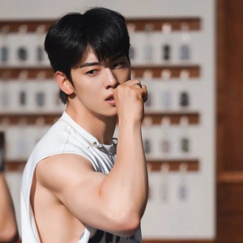 Latest photo of Cha Eunwoo