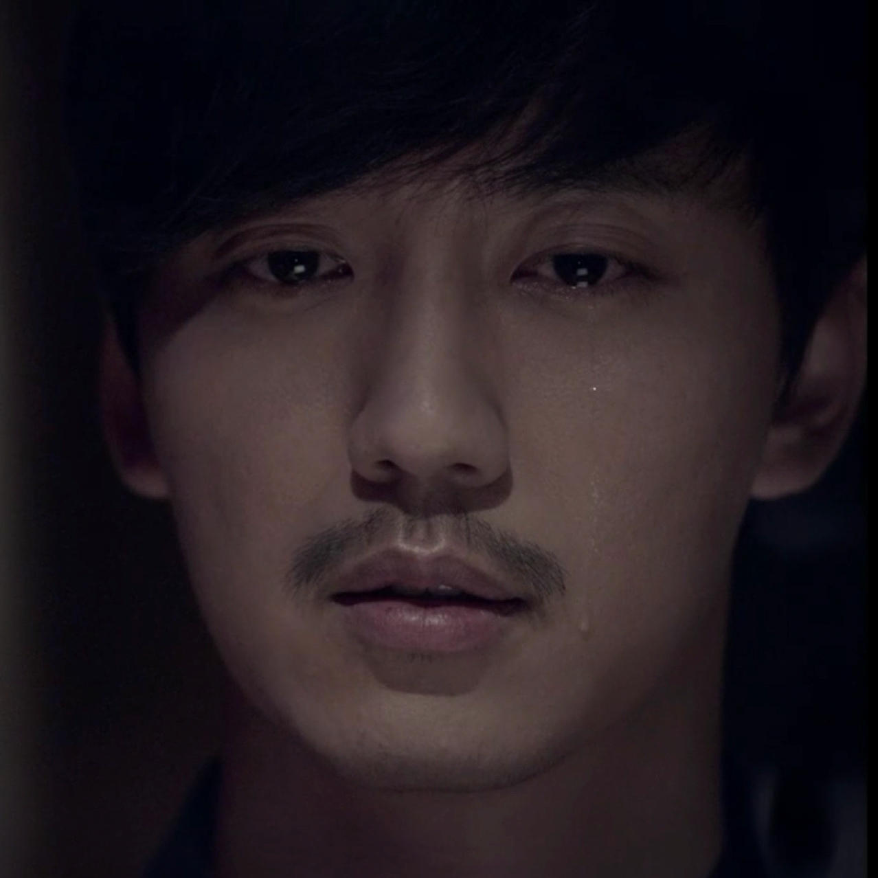 Behind-the-scenes cut of Kim Namgil