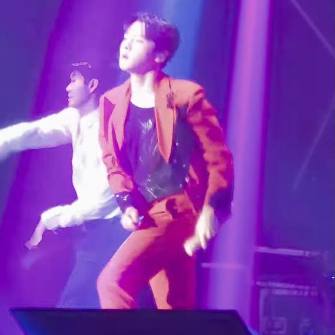 A moment captured by a fan of Seong Ri
