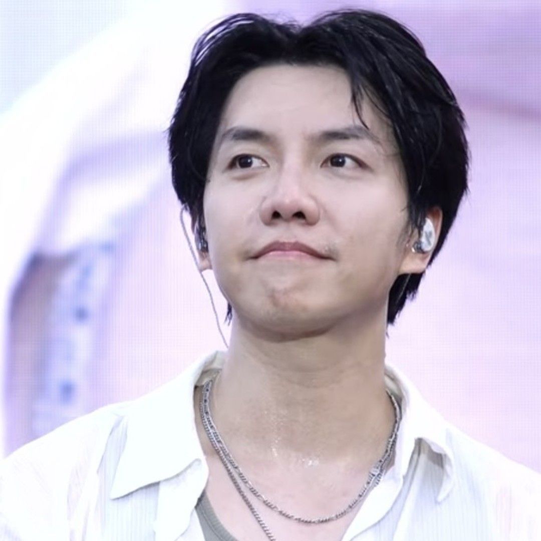 Momen yang diabadikan oleh penggemar Lee Seunggi