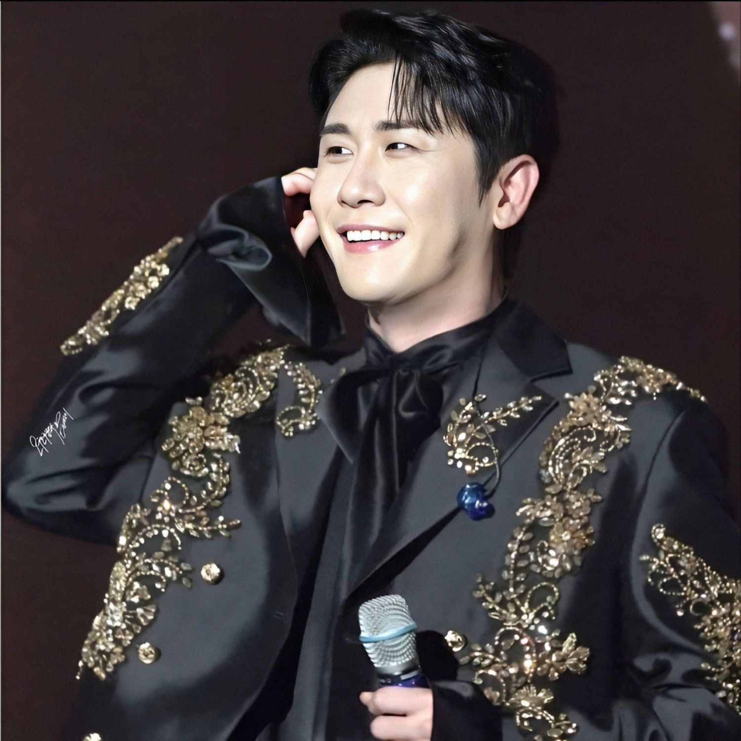 Behind-the-scenes cut of Young Tak