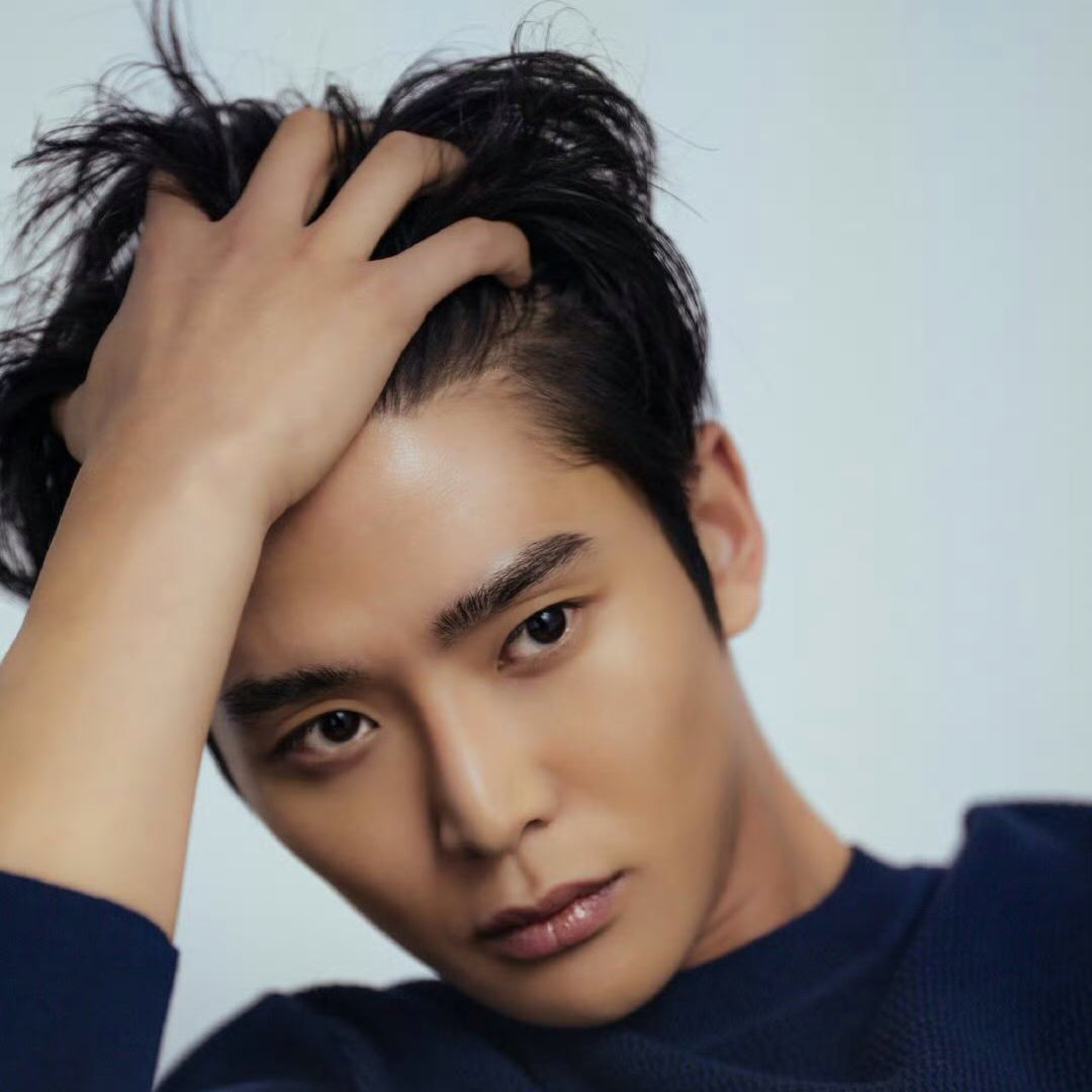 Behind-the-scenes cut of Rowoon