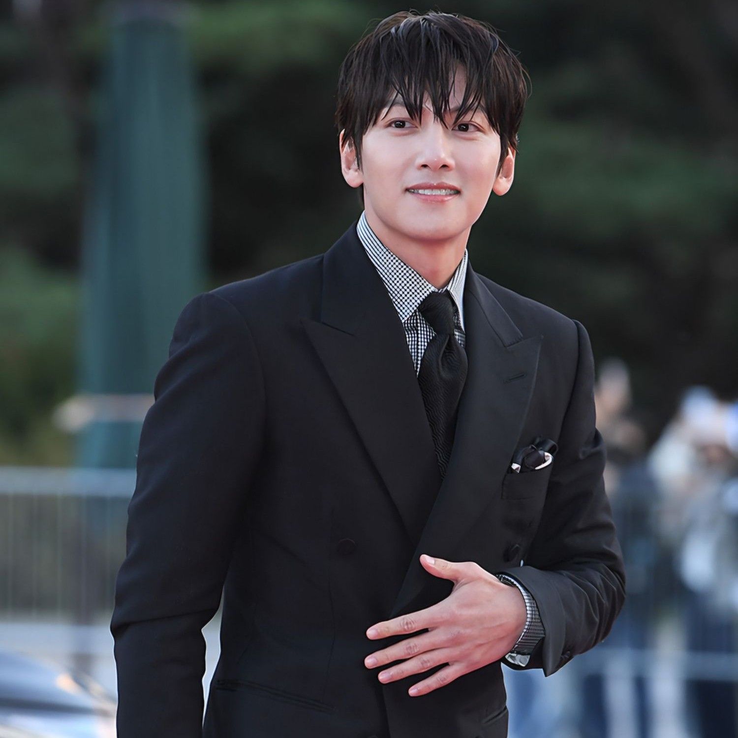 Behind-the-scenes cut of Ji Changwook
