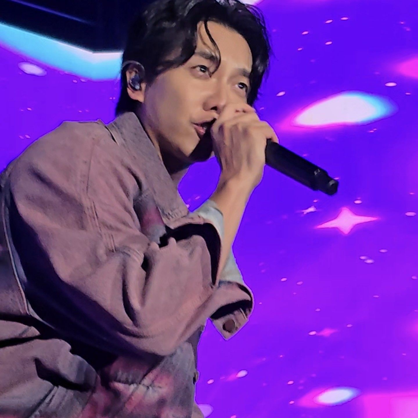 Recent activity shot of Lee Seunggi