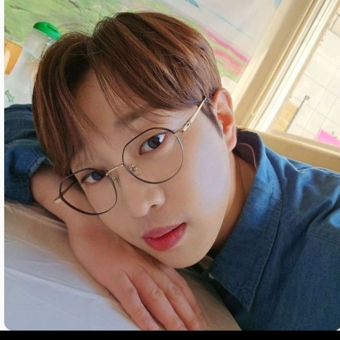A moment captured by a fan of An Sunghoon