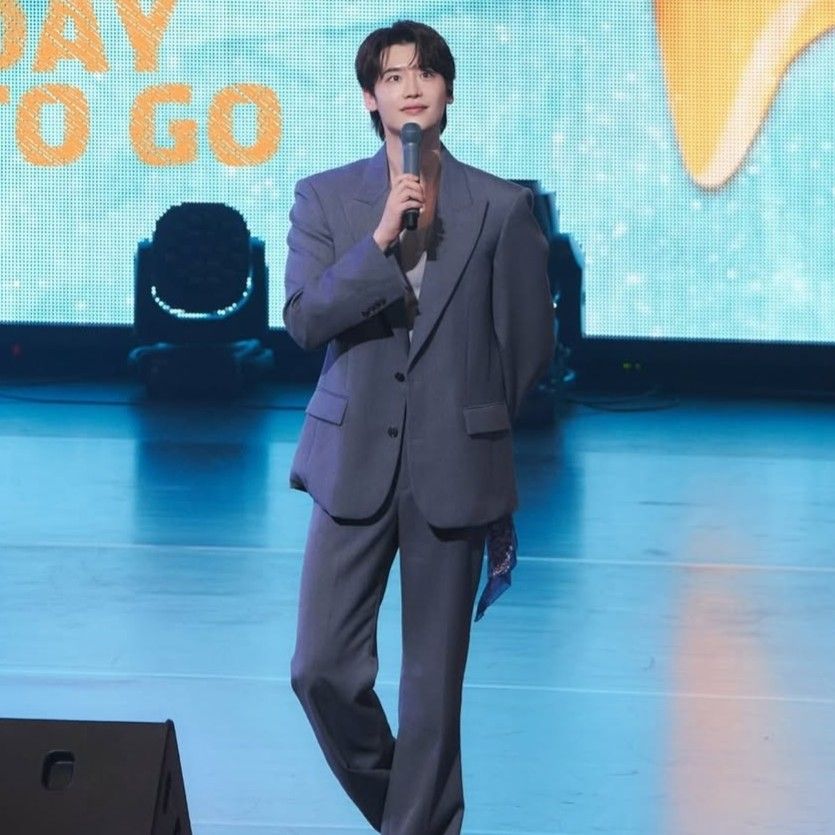 Recent activity shot of Lee Jongsuk