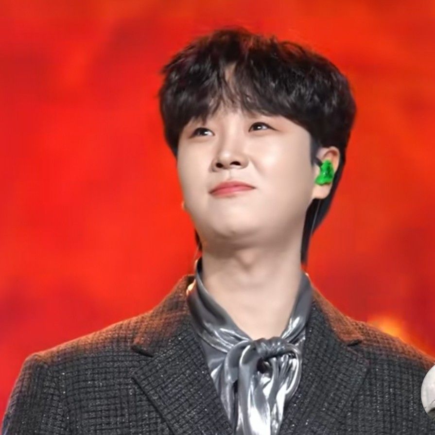 A moment captured by a fan of Song Minjun