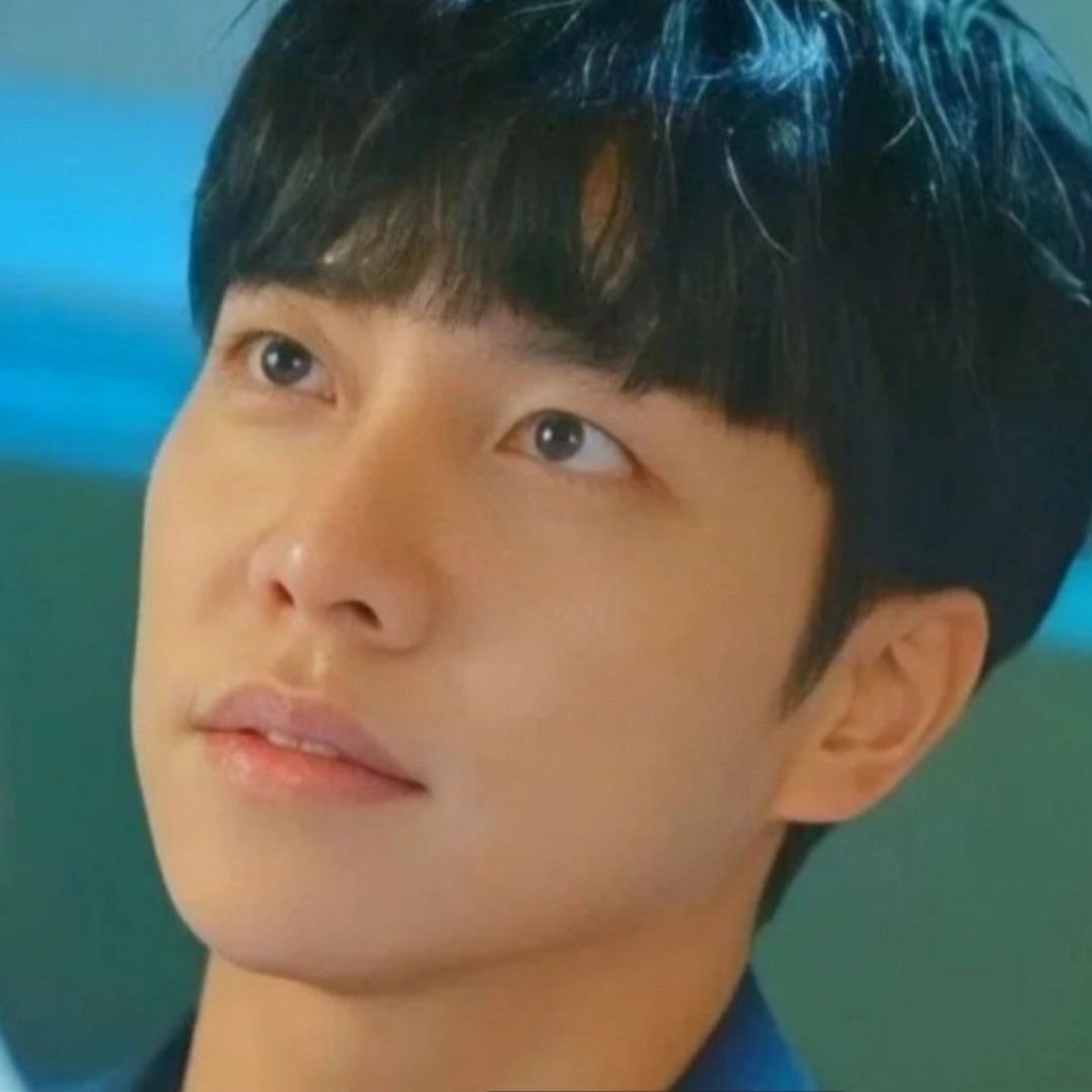 Foto terbaru dari Lee Seunggi