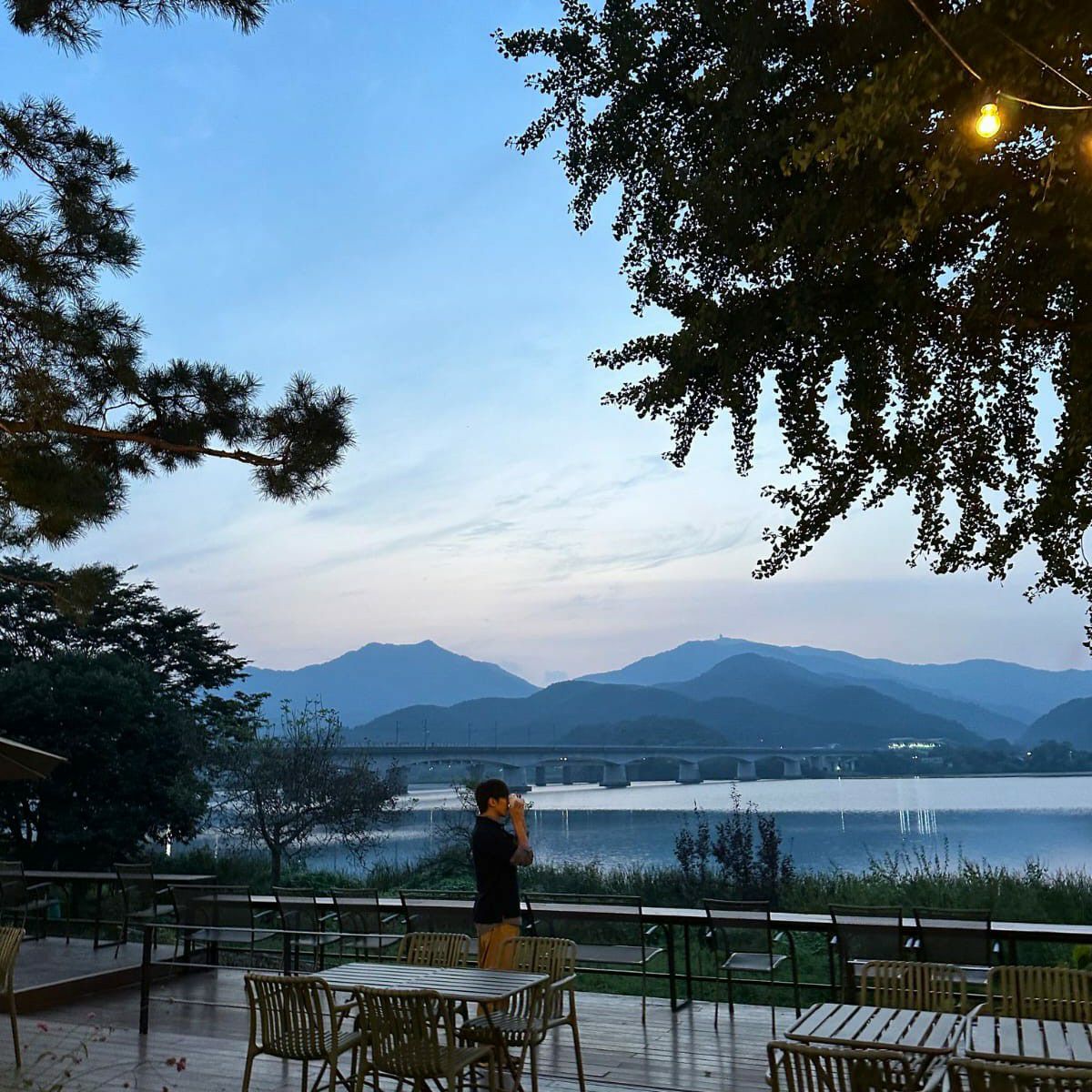 A moment captured by a fan of Lee Dongwook