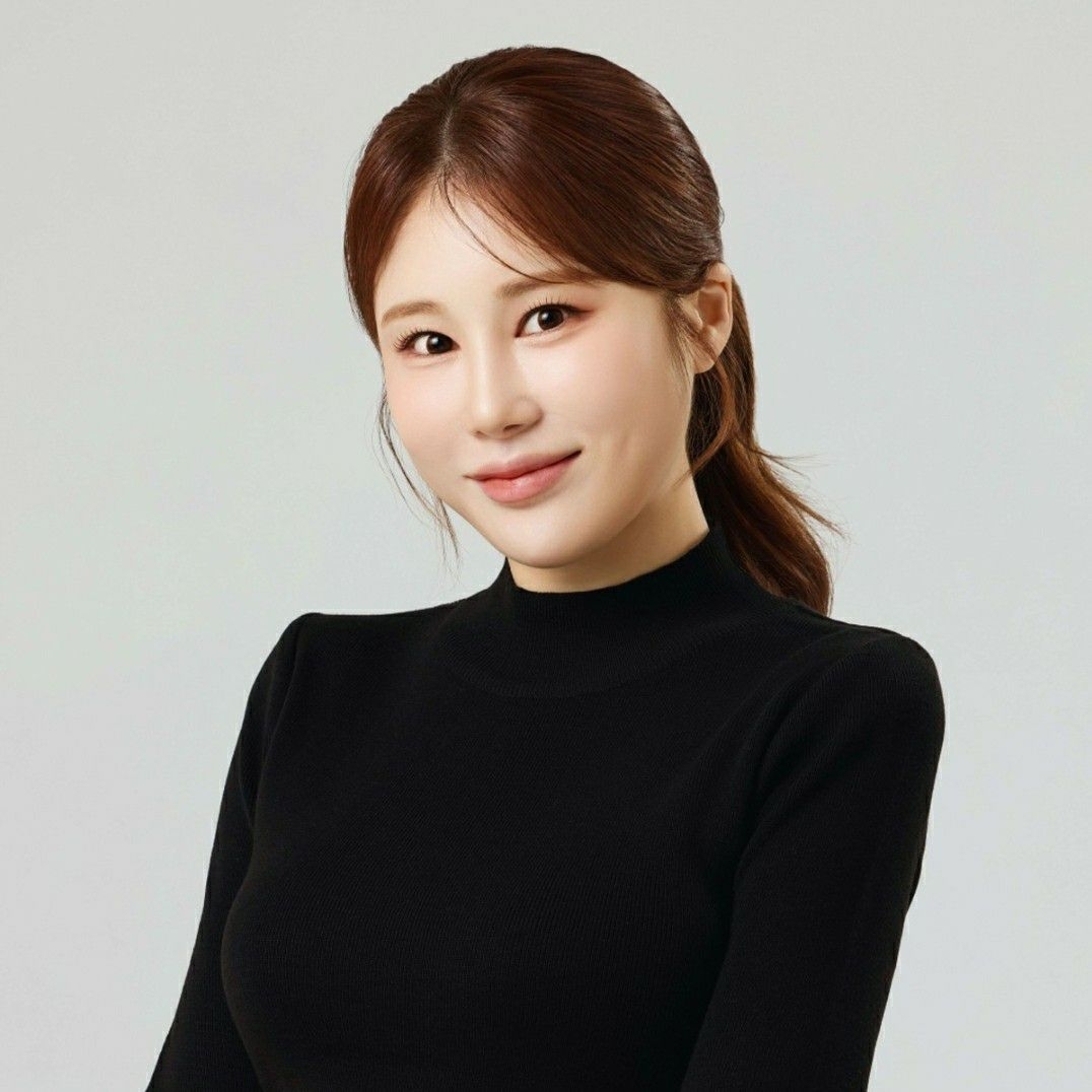 Recent activity shot of Kim Soyou