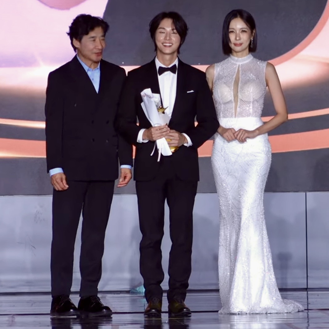 Behind-the-scenes cut of Yoon Shiyoon