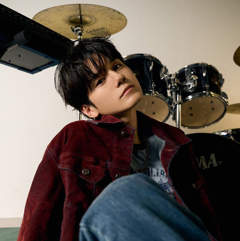 粉丝拍下的邕圣祐瞬间