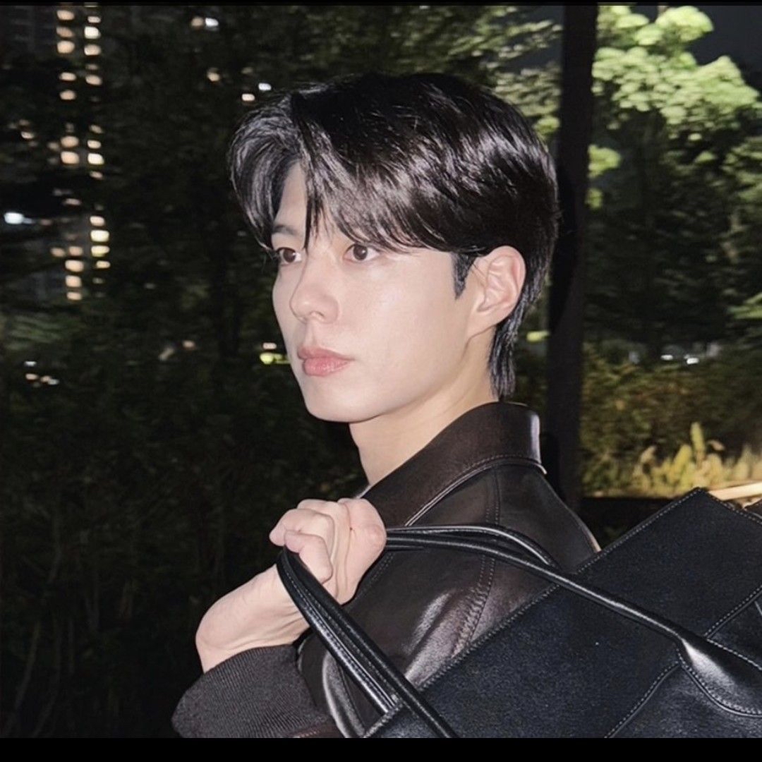 Behind-the-scenes cut of Park Bogum