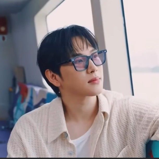 Behind-the-scenes cut of Lim Siwan
