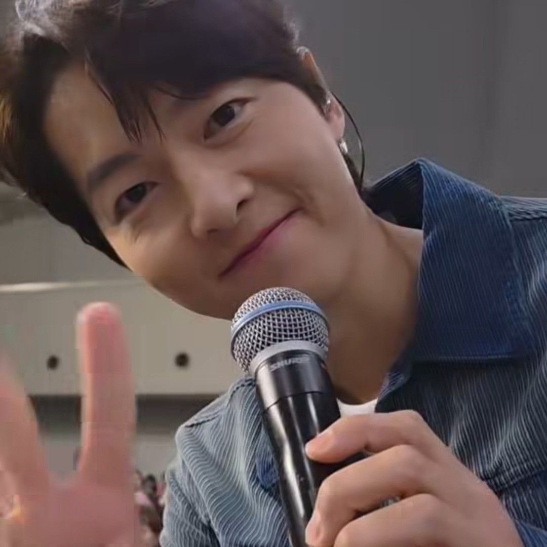 Recent activity shot of Song Joongki