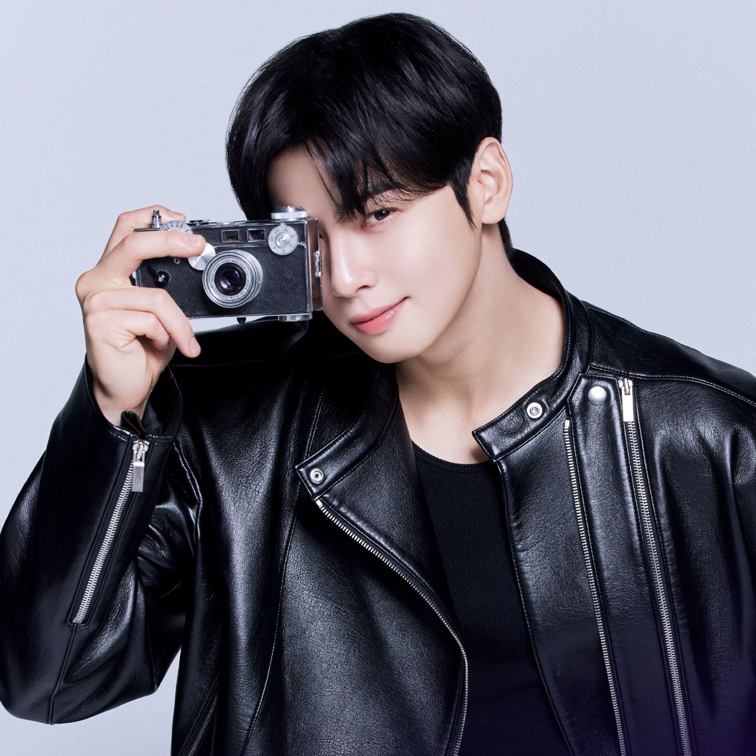 Behind-the-scenes cut of Cha Eunwoo