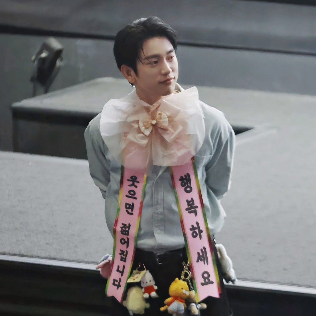 Behind-the-scenes cut of Park Jinyoung