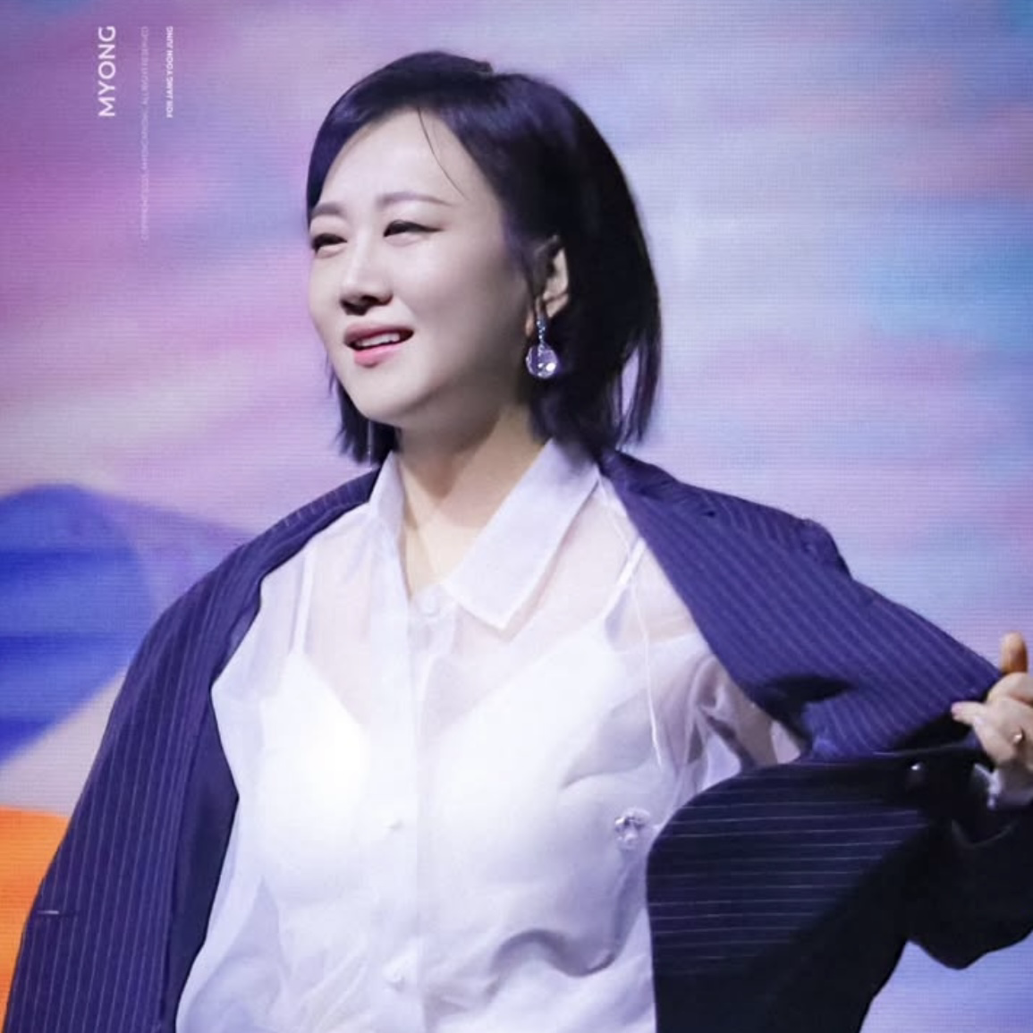A moment captured by a fan of Jang Yoonjeong