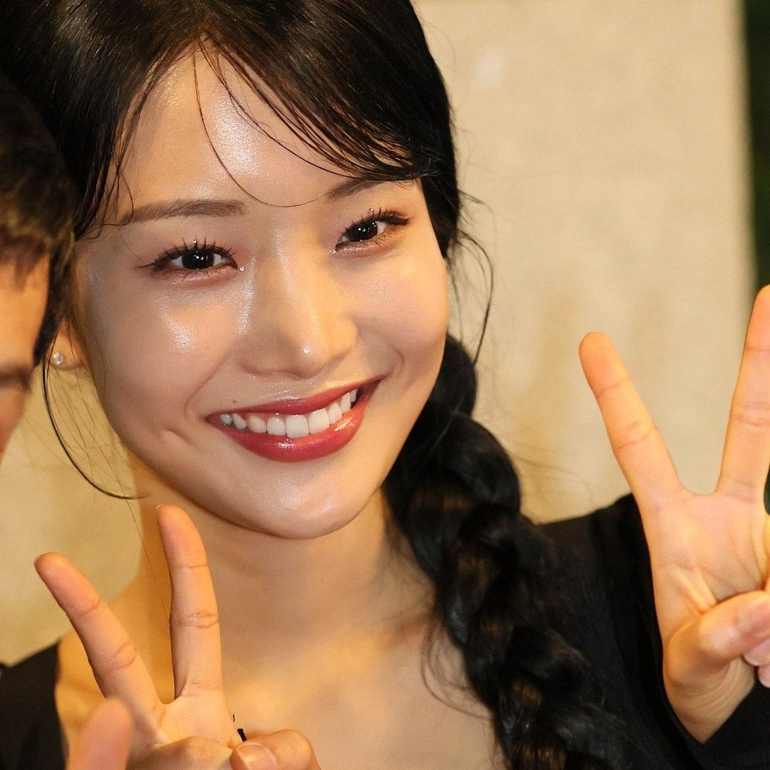 Behind-the-scenes cut of Kim Soyeon (2004)