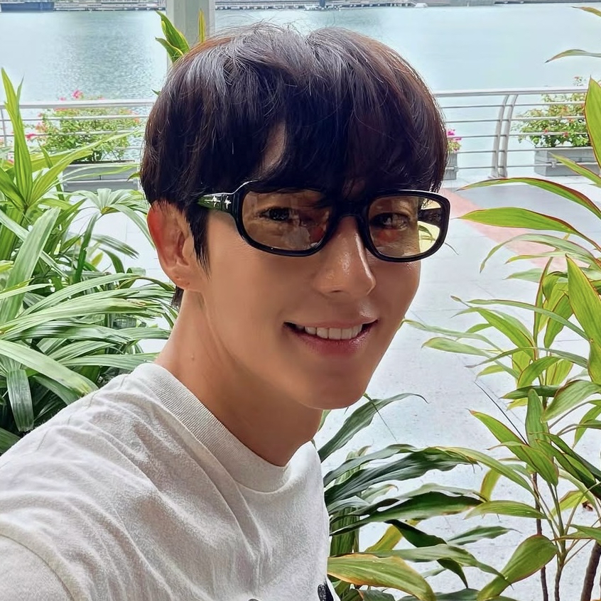 Behind-the-scenes cut of Lee Joongi