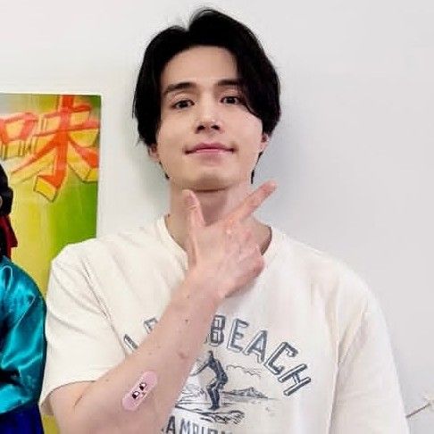 Behind-the-scenes cut of Lee Dongwook