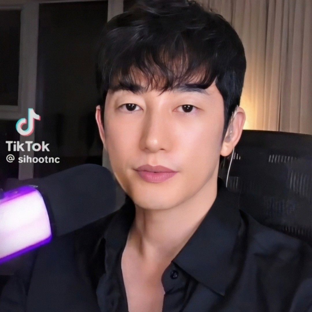 A moment captured by a fan of Park Sihoo