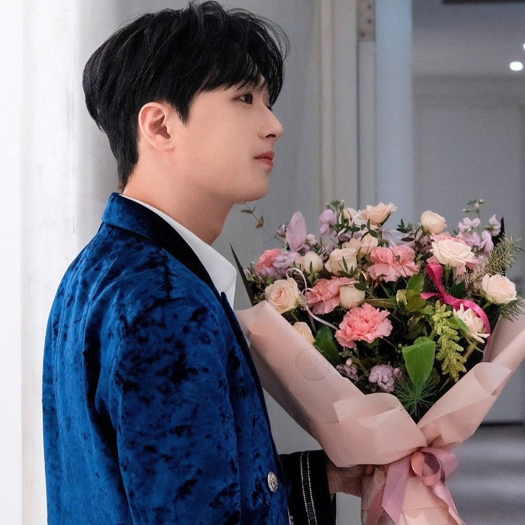 Behind-the-scenes cut of Lee Chanwon
