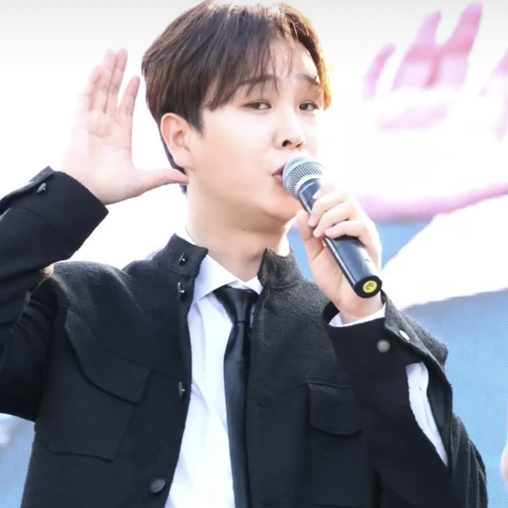 A moment captured by a fan of Song Minjun